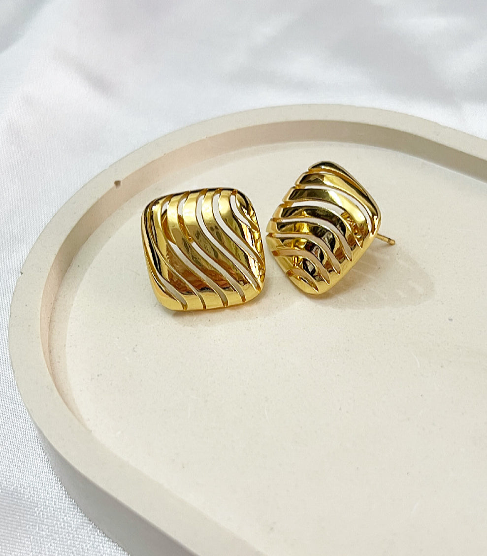Curved Line Square Earrings